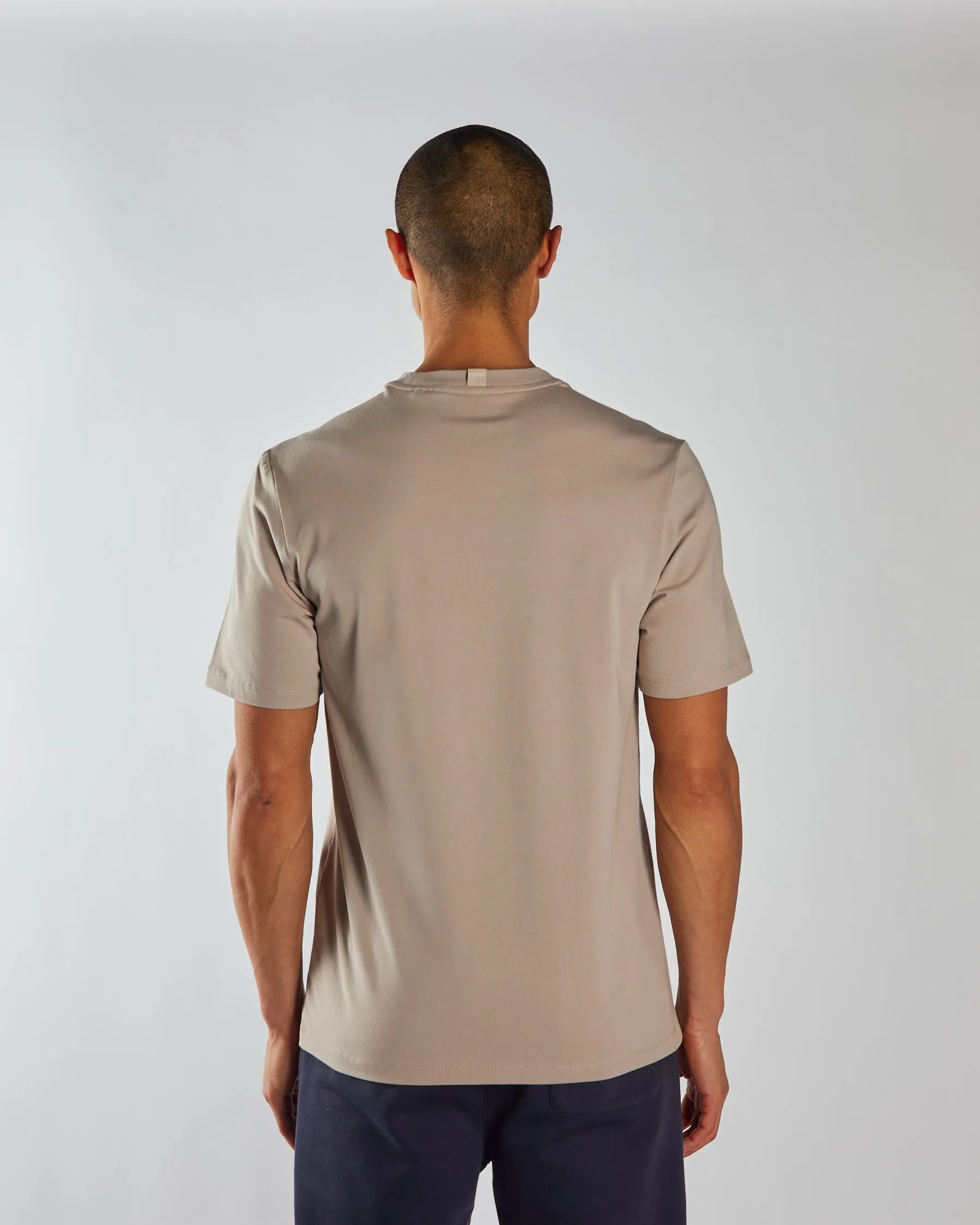 Lachlan Tee Saturn Ash