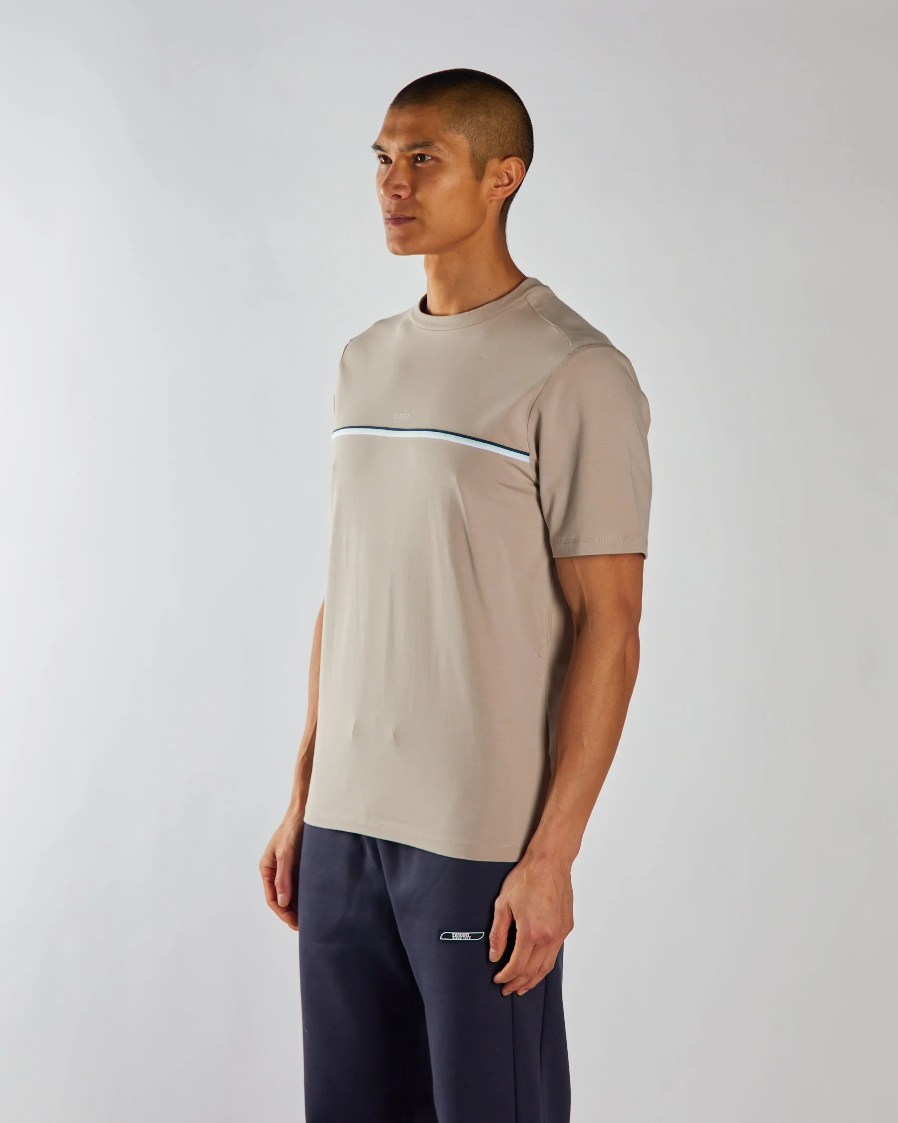 Lachlan Tee Saturn Ash