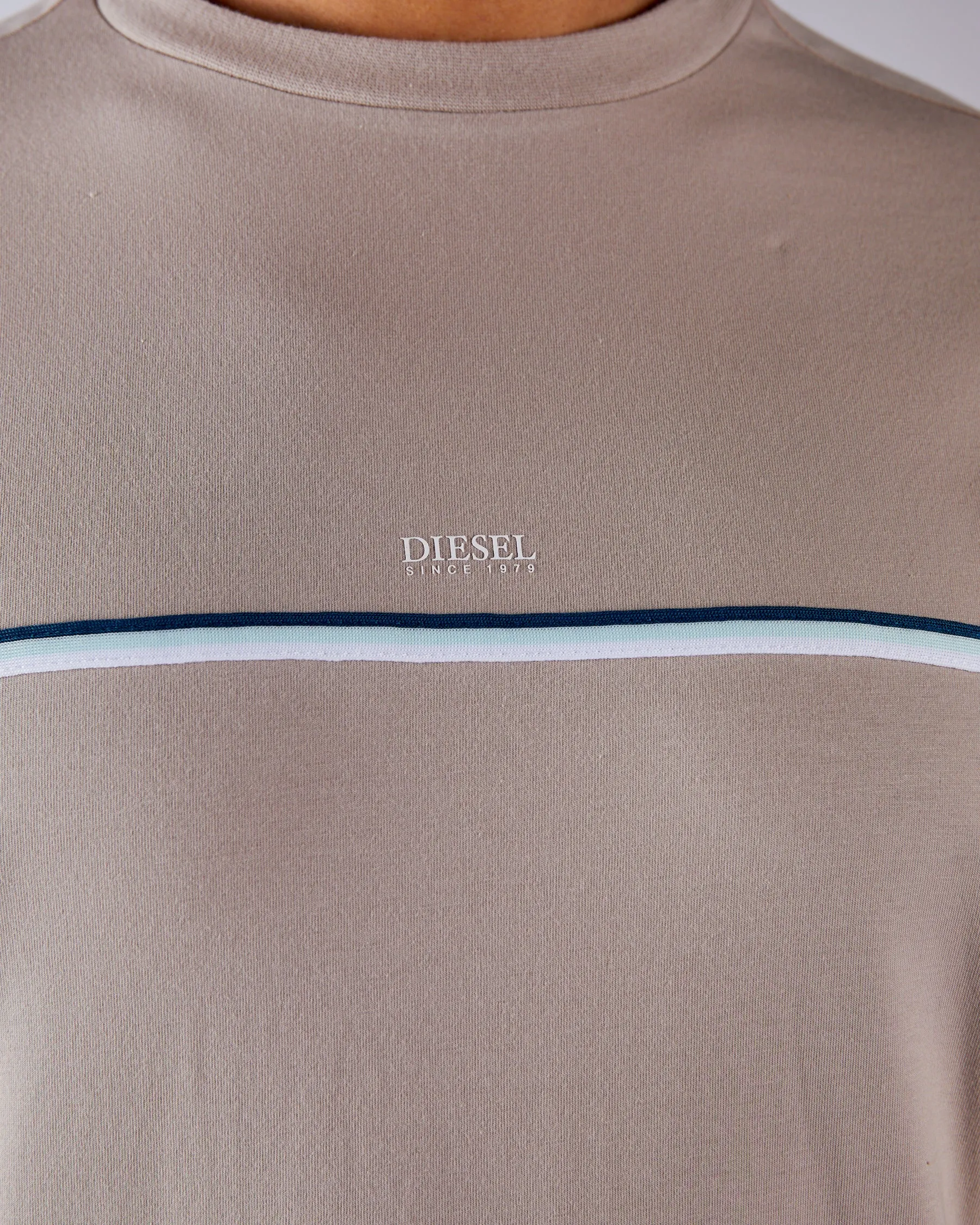 Lachlan Tee Saturn Ash