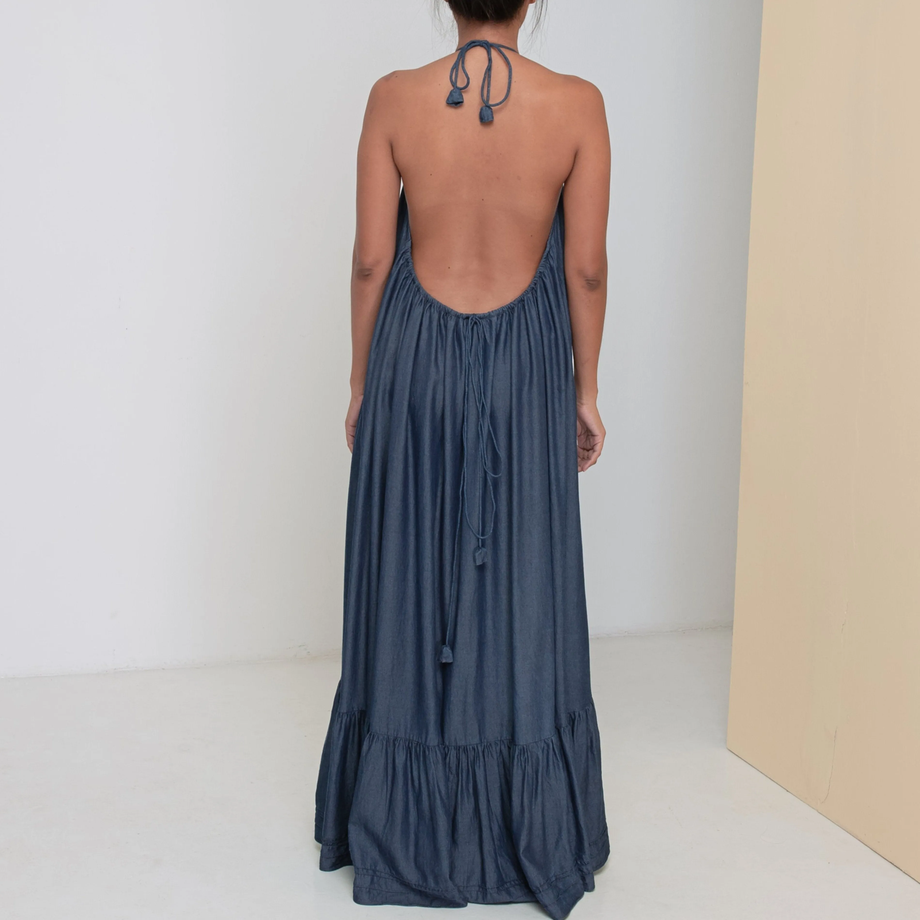 LONG BACKLESS RUFFLED DRESS - Tencel Denim | Blue