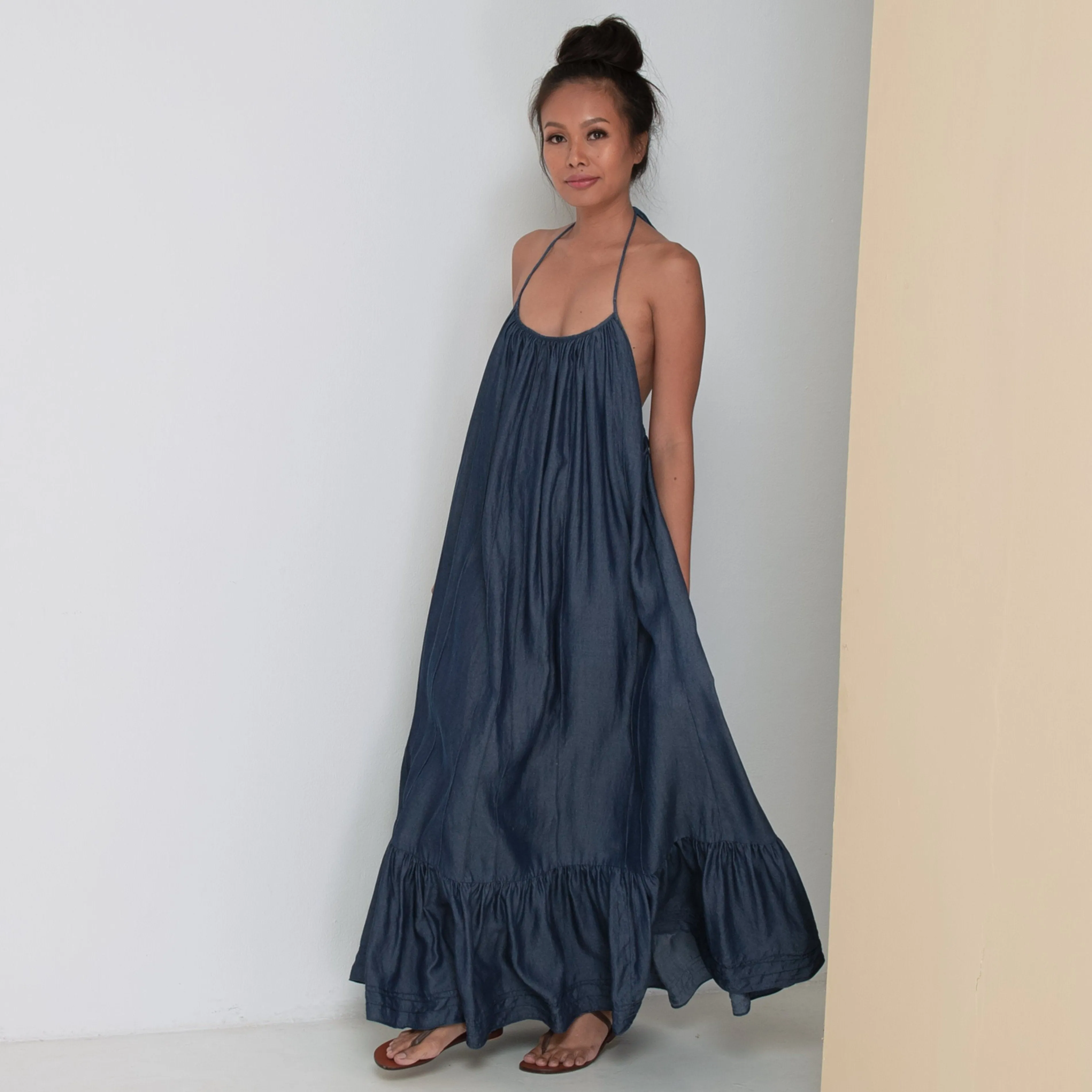 LONG BACKLESS RUFFLED DRESS - Tencel Denim | Blue