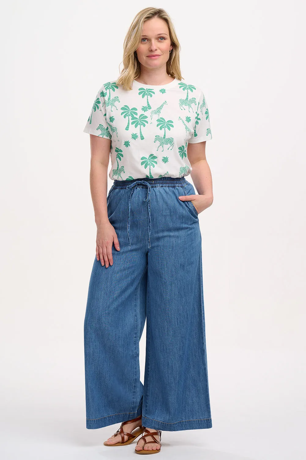 Maggie T-shirt - Off-white. Savannah Oasis