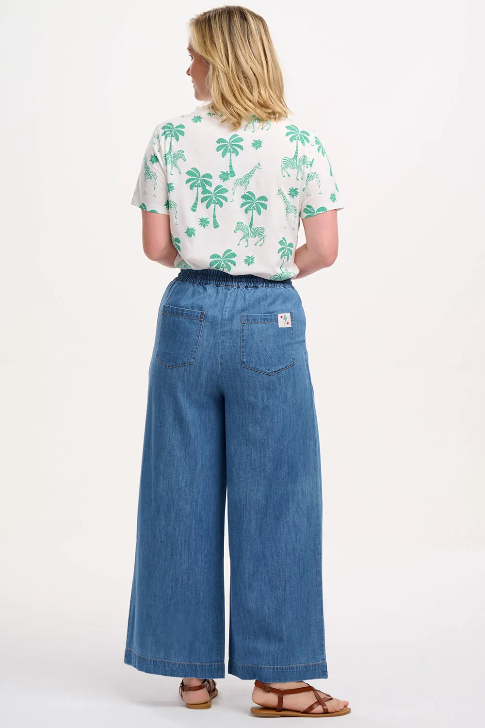 Maggie T-shirt - Off-white. Savannah Oasis