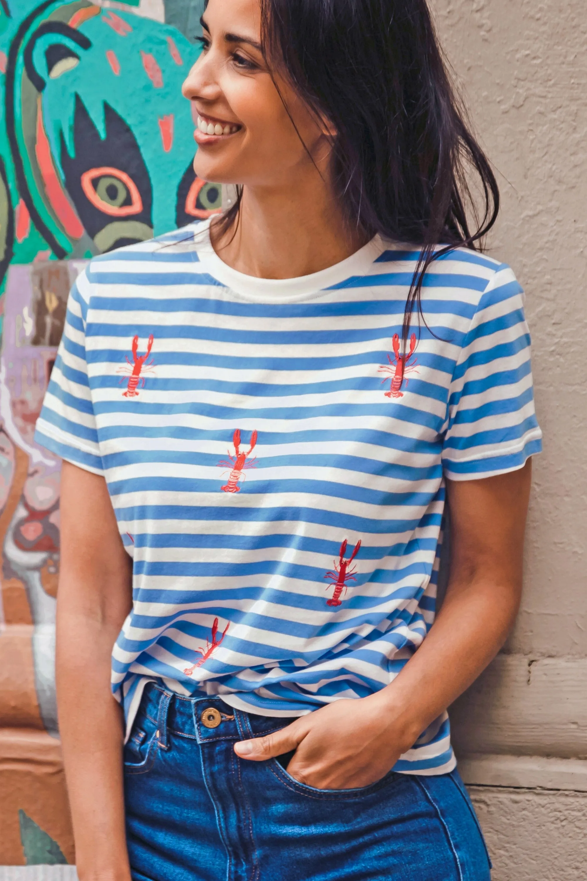 Maggie T-shirt - Off-White/Blue. Lobster Embroidery