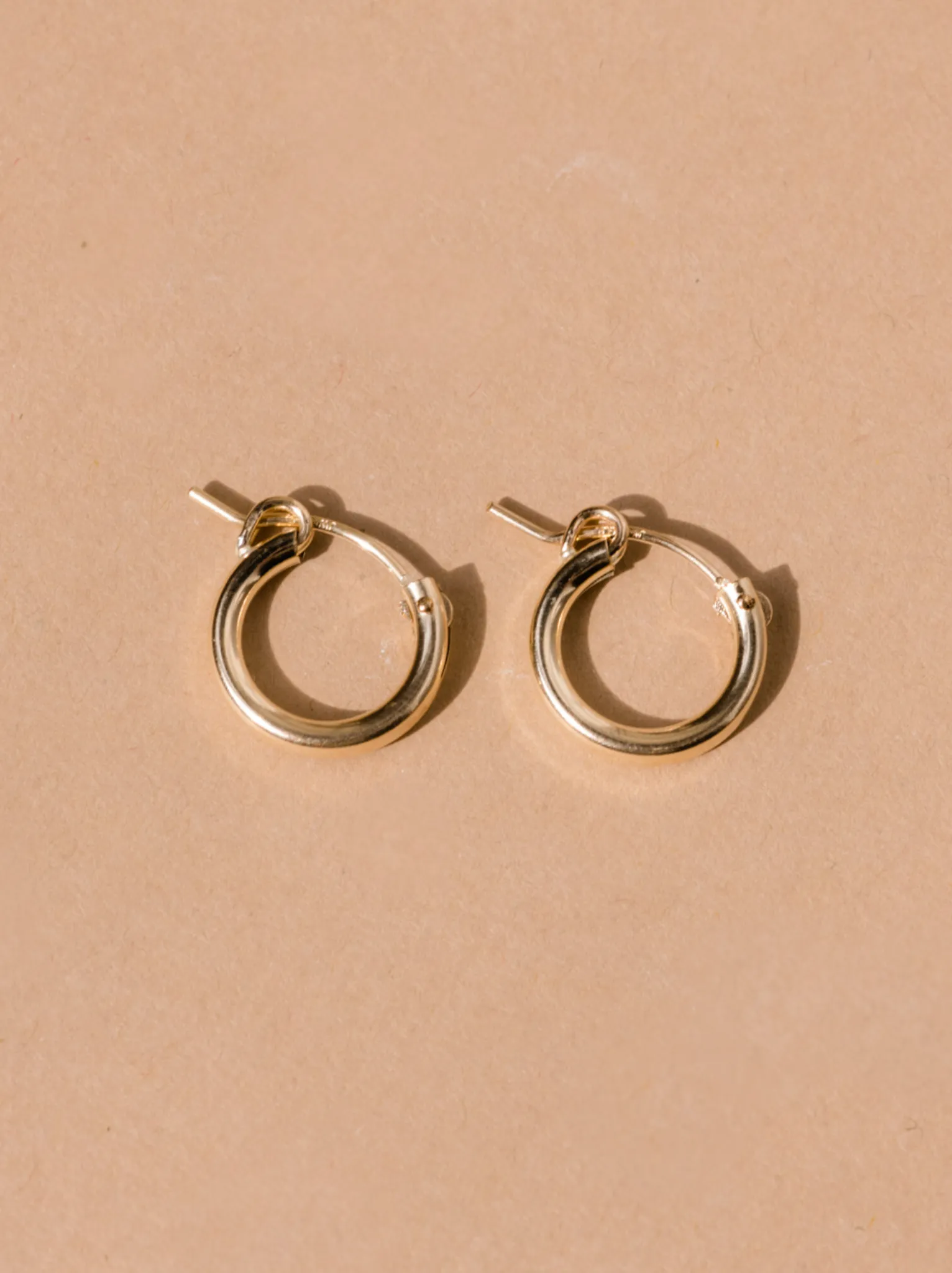 Mari Huggie Hoops