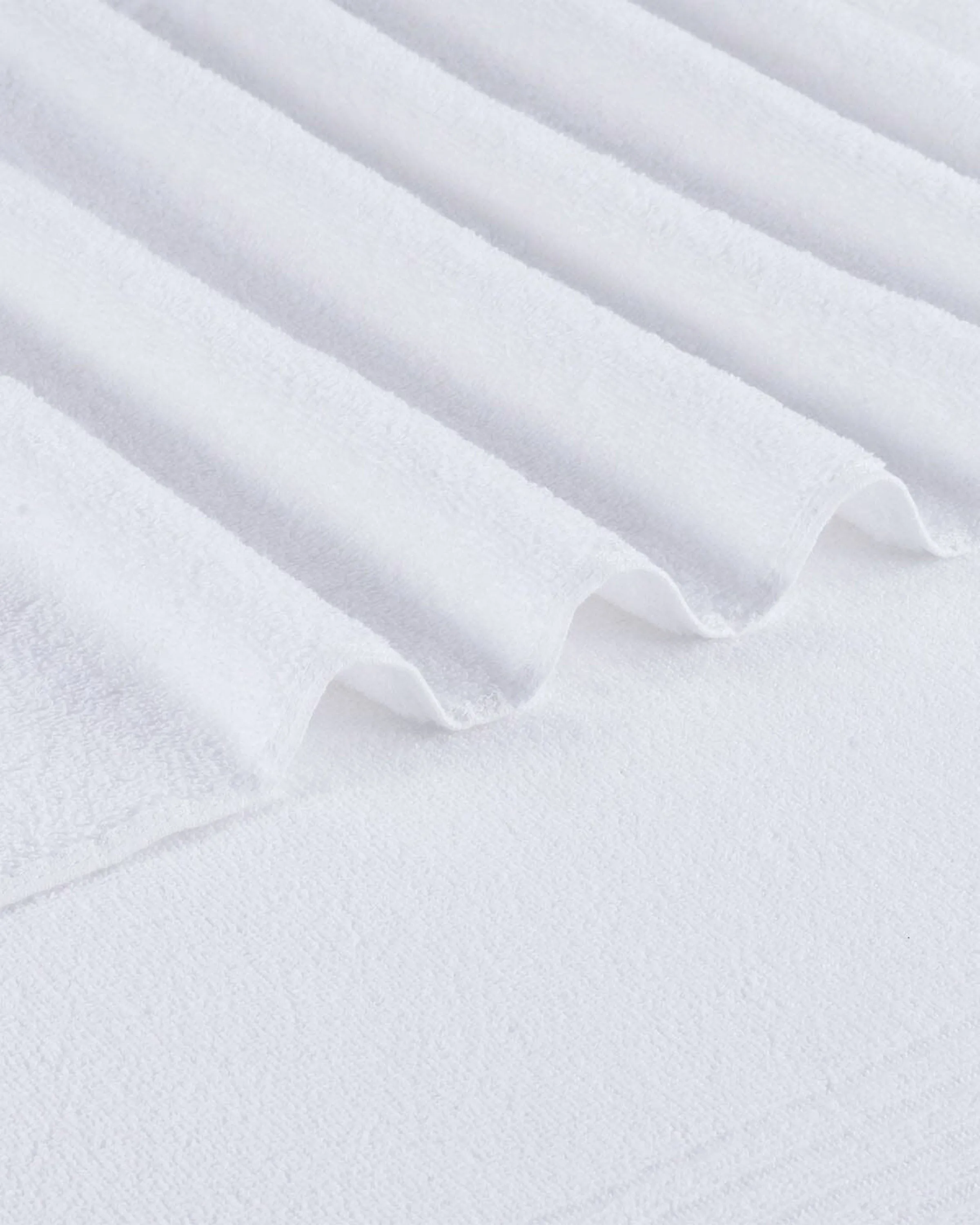 Southern Tide Performance Oversized Bath Towel