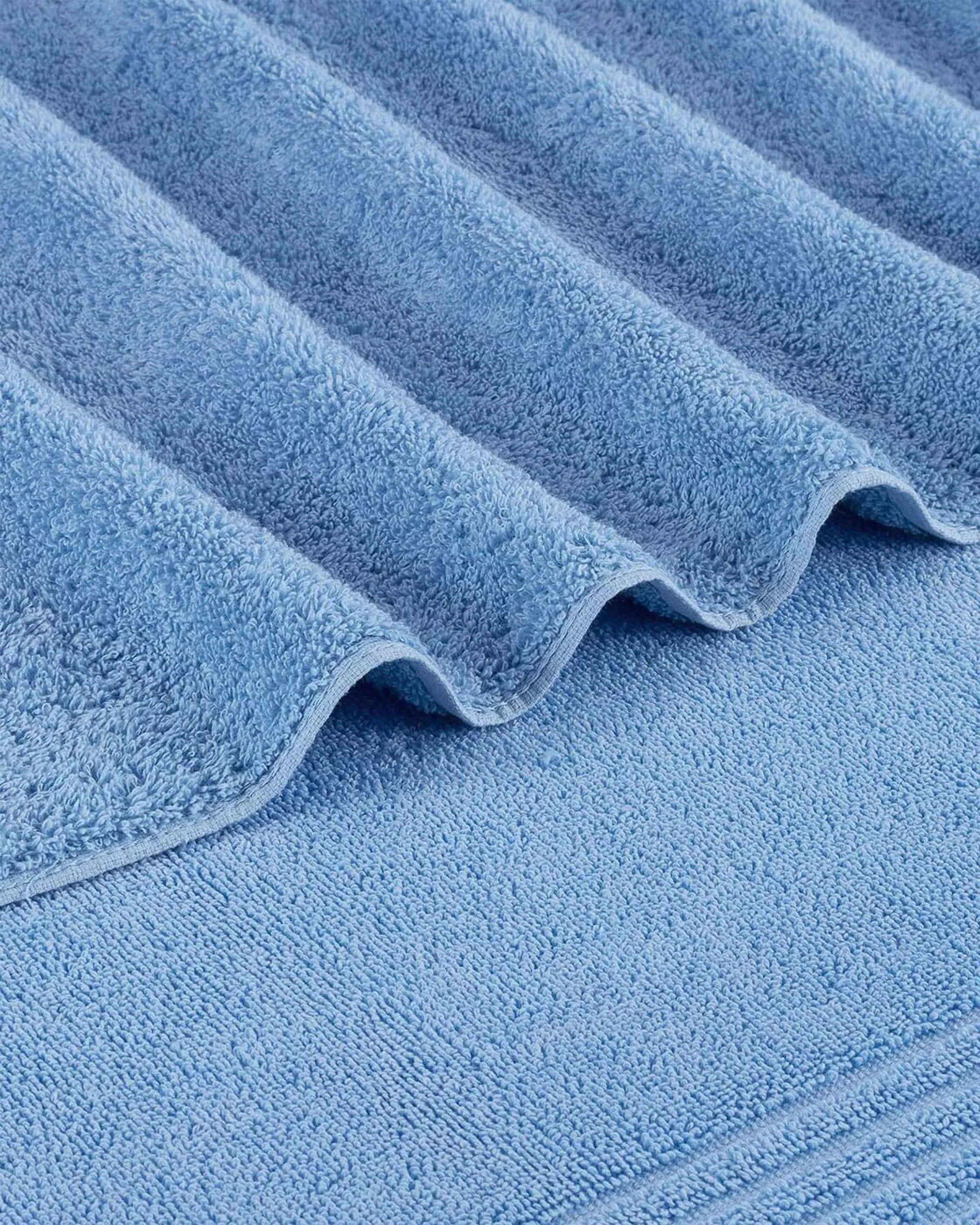 Southern Tide Performance Oversized Bath Towel